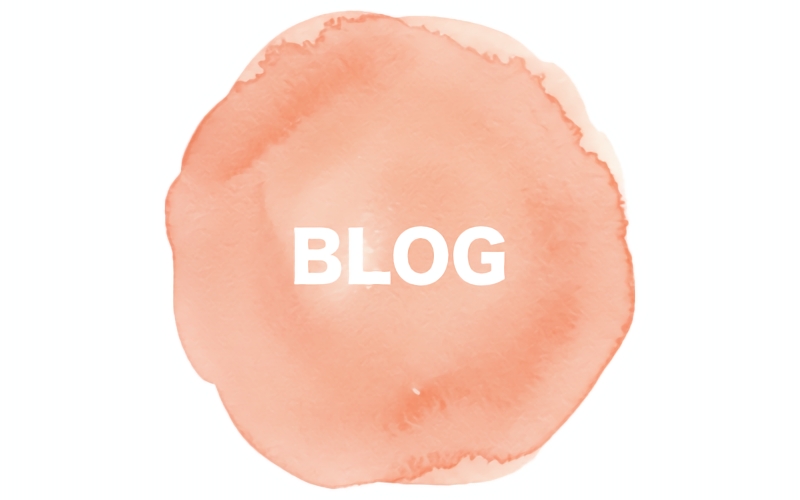 blog と書かれたボタン。NPO活動団体やさしいおはなしのウェブサイトのトップページから固定ページに飛ぶことができます。ヘッダーメニューがモバイル版だと分かりにくいので、ボタンの役割を担っています。